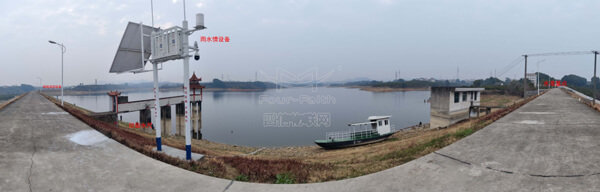 遠(yuǎn)安縣小型水庫(kù)雨水情測(cè)報(bào)和大壩安全監(jiān)測(cè)設(shè)施建設(shè)項(xiàng)目施工現(xiàn)場(chǎng)（圖1）