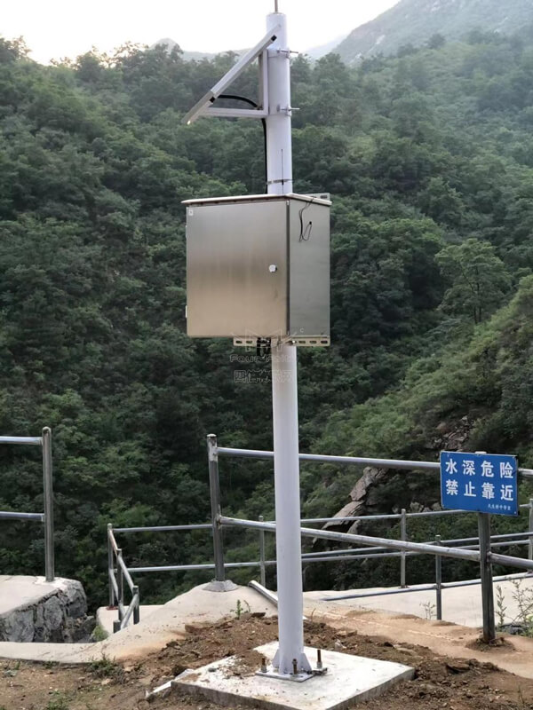 元謀縣小型水庫雨水情測(cè)報(bào)和大壩安全監(jiān)測(cè)設(shè)施建設(shè)項(xiàng)目現(xiàn)場(chǎng)（圖1）