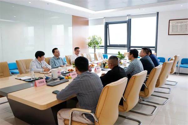 中國聯(lián)通廈門分公司副總經(jīng)理鄭慶良一行與我司領(lǐng)導(dǎo)座談會(huì)現(xiàn)場圖1