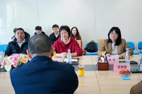 集美大學(xué)校長謝潮添一行與四信公司領(lǐng)導(dǎo)座談交流現(xiàn)場圖4