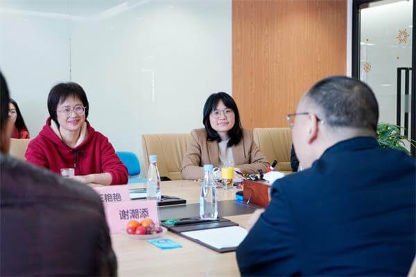 集美大學(xué)校長謝潮添一行與四信公司領(lǐng)導(dǎo)座談交流現(xiàn)場圖5